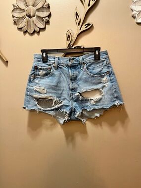 Levi’s 501 Distressed Light Blue Denim Shorts Size 28